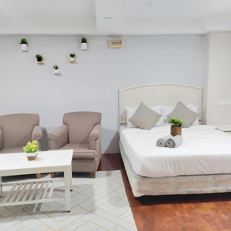 The Little Star Studio Hotel- Star Regency Бринчанг Екстериор снимка