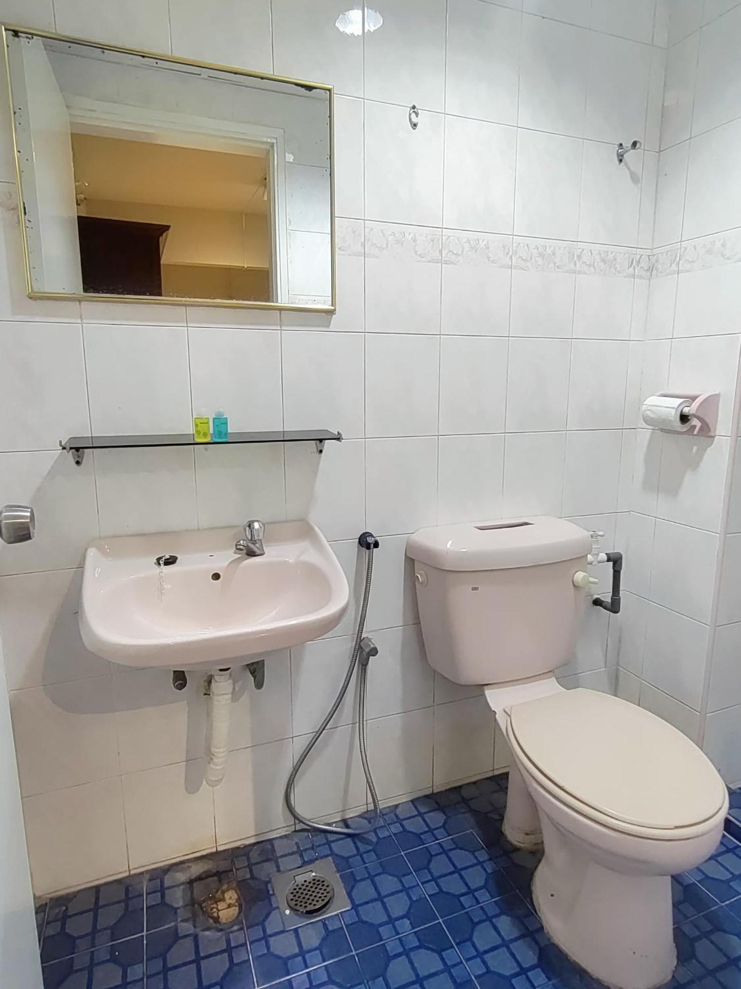 The Little Star Studio Hotel- Star Regency Бринчанг Екстериор снимка