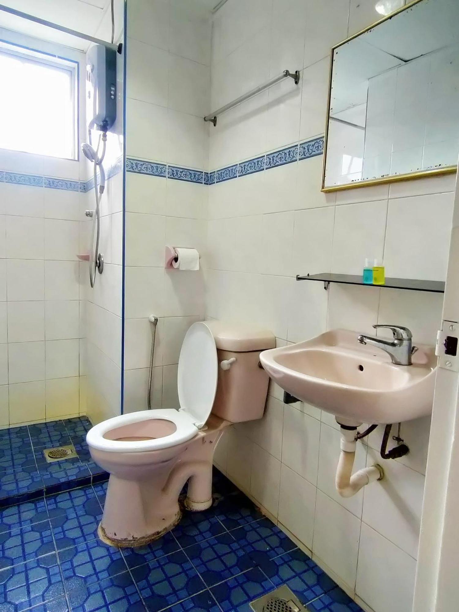 The Little Star Studio Hotel- Star Regency Бринчанг Екстериор снимка