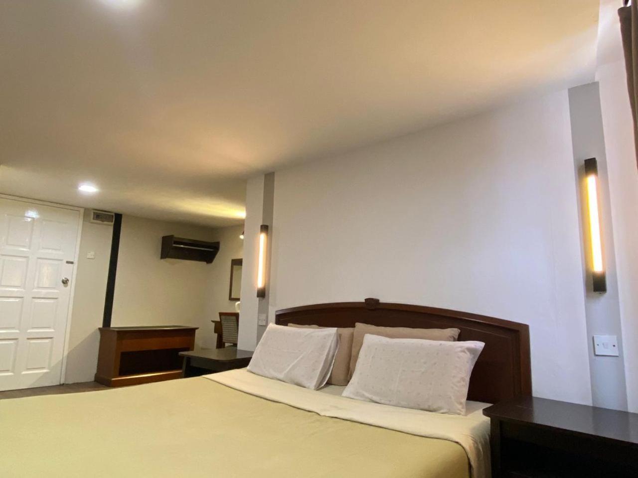 The Little Star Studio Hotel- Star Regency Бринчанг Екстериор снимка