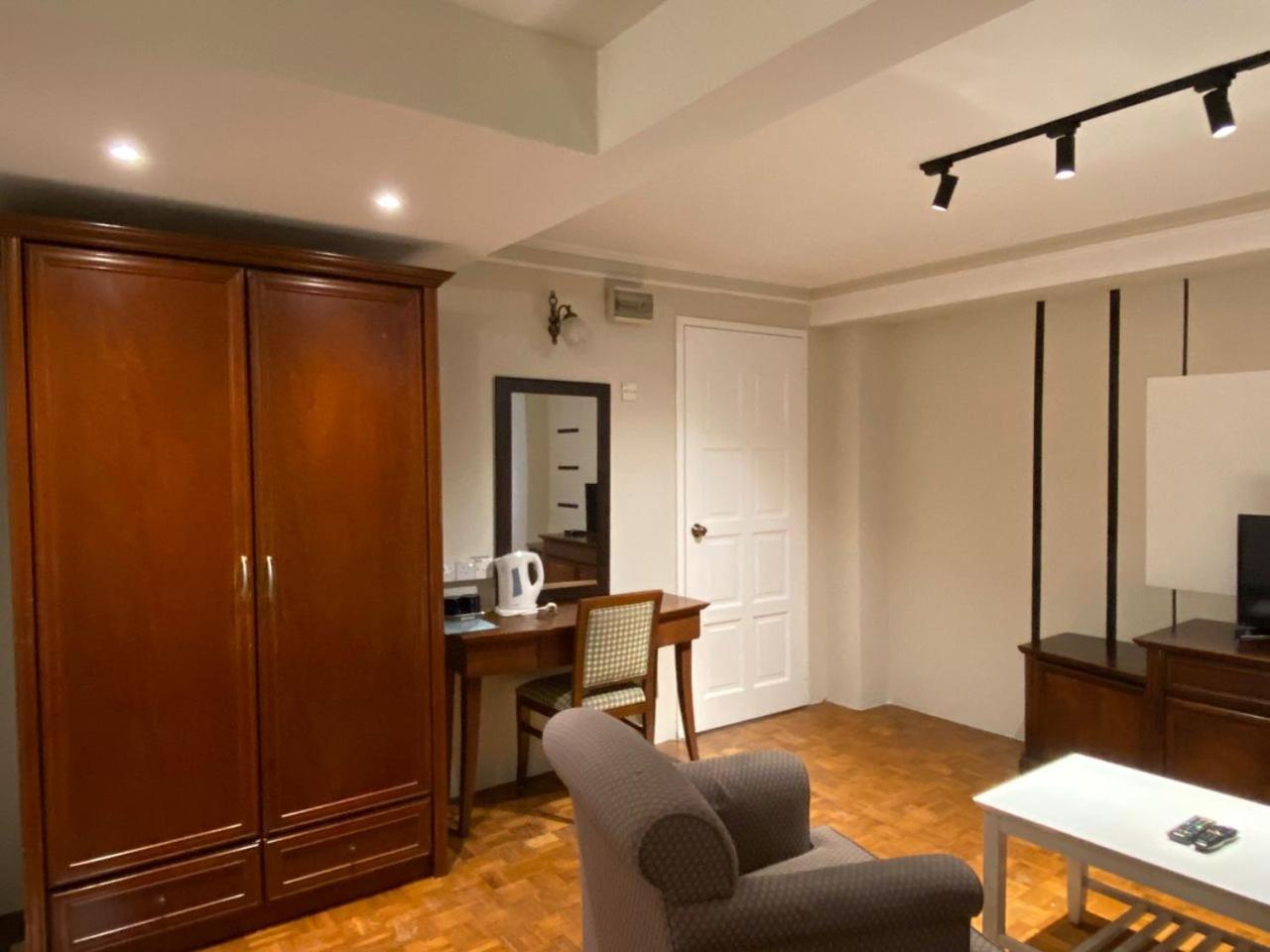 The Little Star Studio Hotel- Star Regency Бринчанг Екстериор снимка