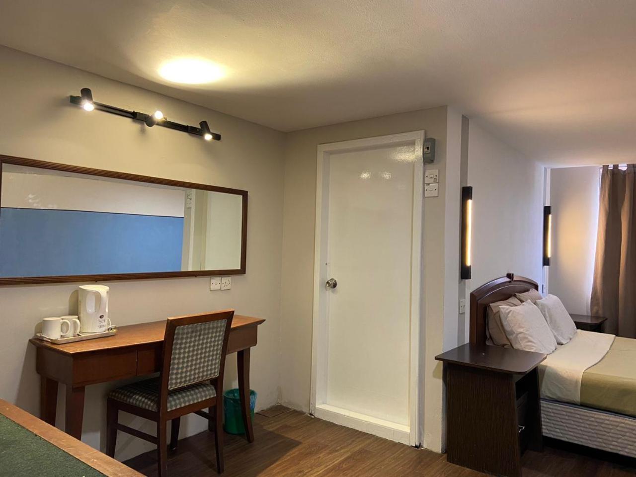 The Little Star Studio Hotel- Star Regency Бринчанг Екстериор снимка