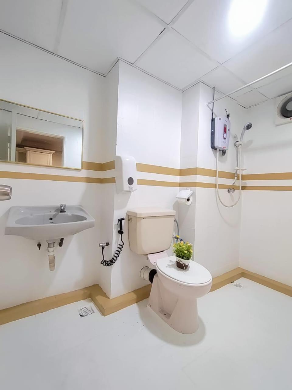 The Little Star Studio Hotel- Star Regency Бринчанг Екстериор снимка