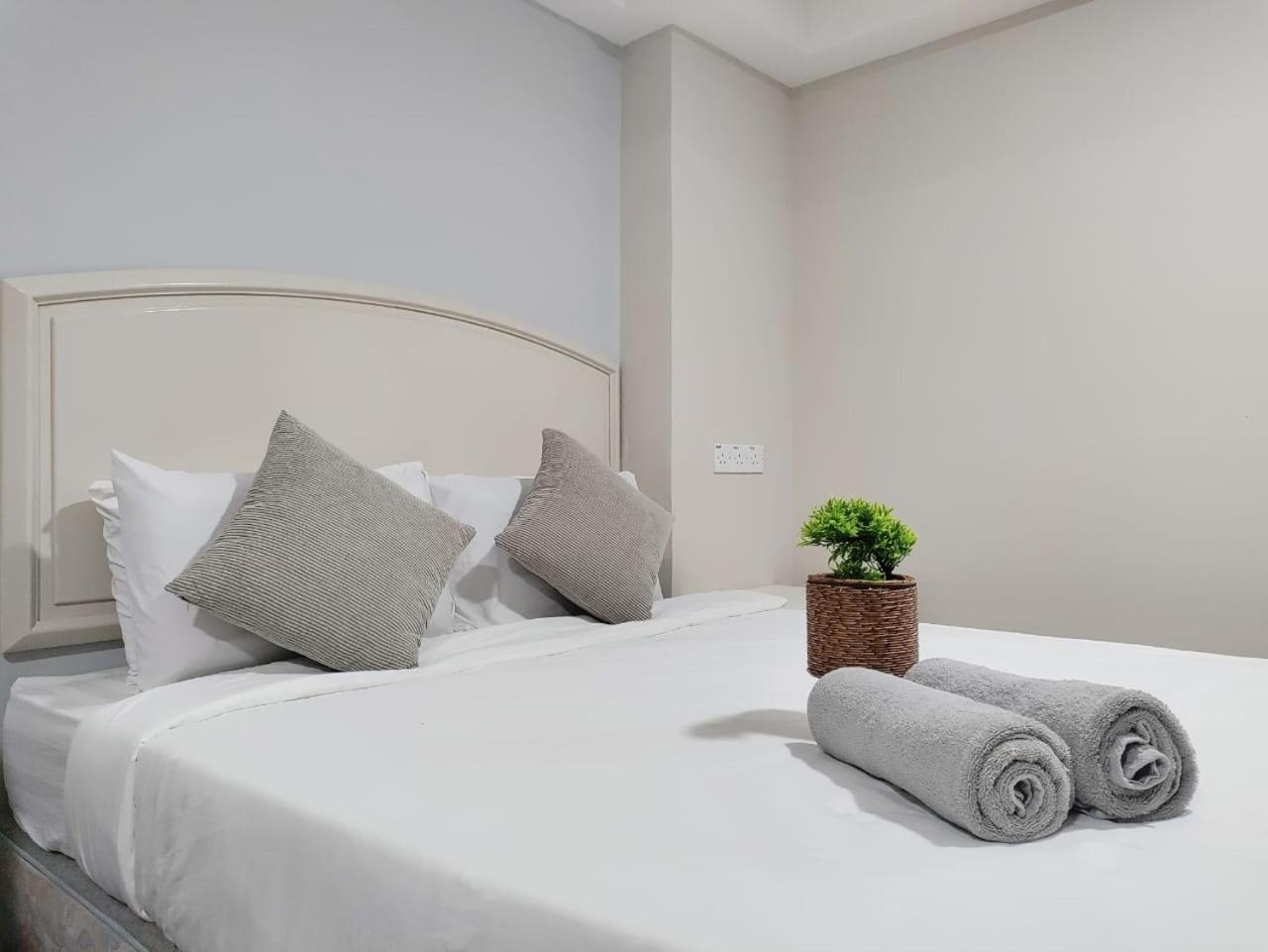 The Little Star Studio Hotel- Star Regency Бринчанг Екстериор снимка