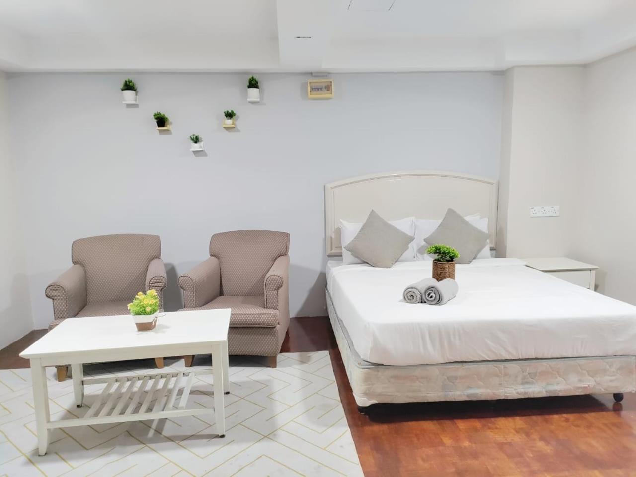 The Little Star Studio Hotel- Star Regency Бринчанг Екстериор снимка
